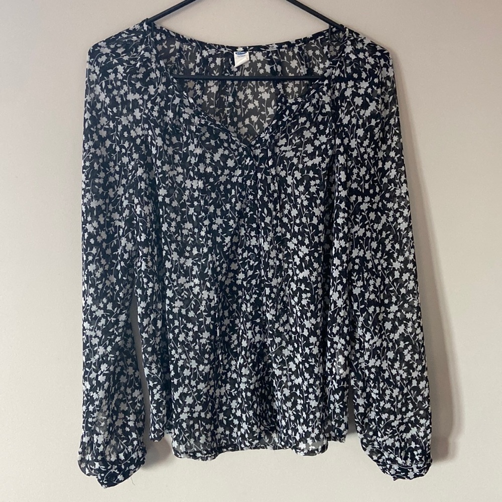 Old Navy Black with White Flowers Blouse, Size Medium, Like New Condition